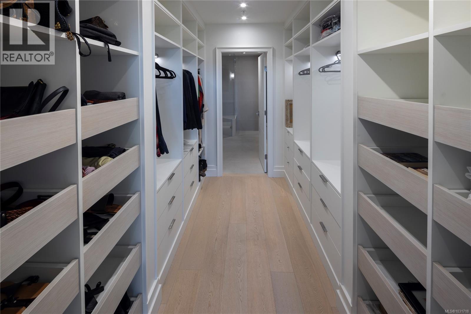 104 1284 Beach Drive, Oak Bay