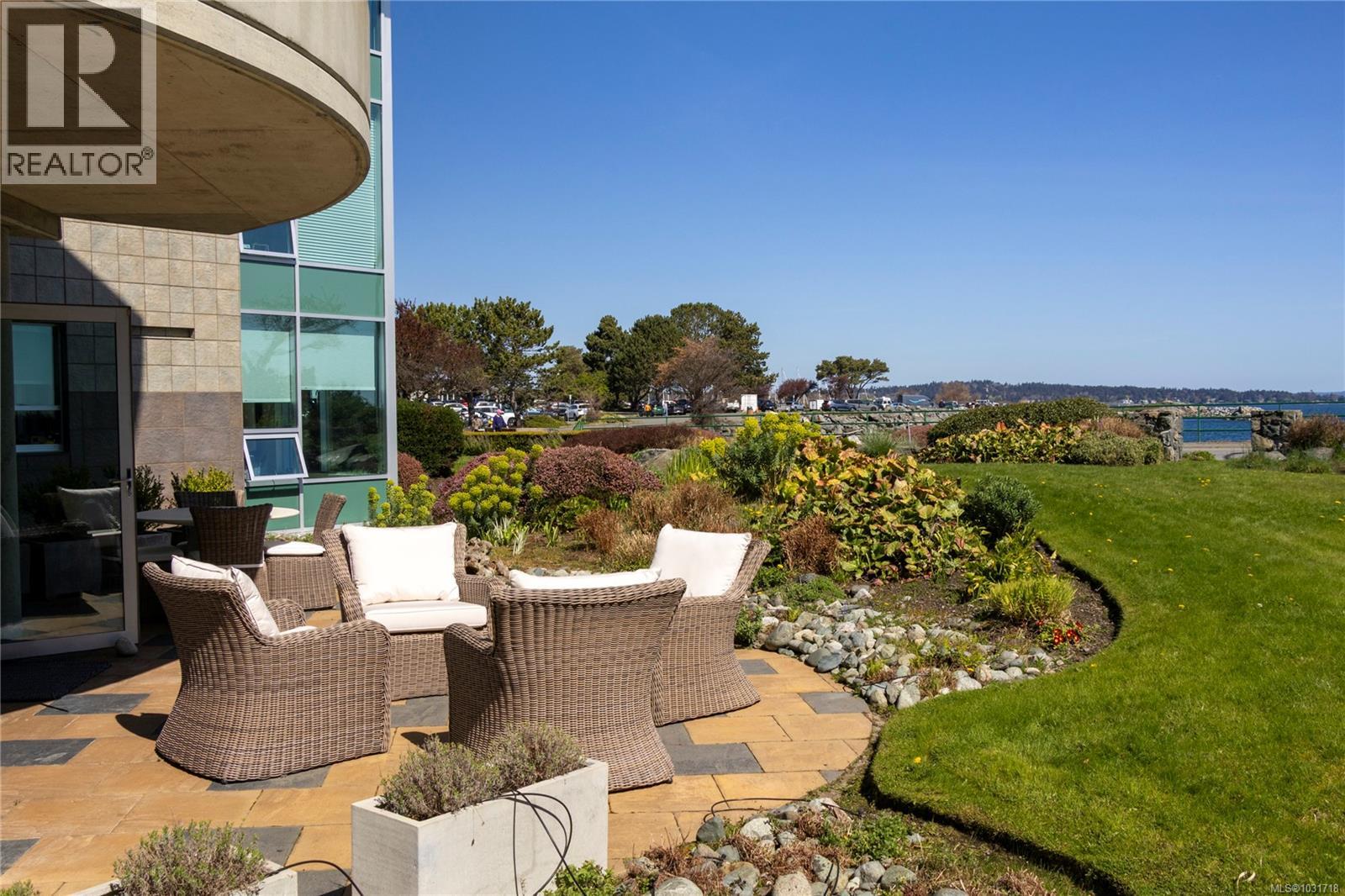 104 1284 Beach Drive, Oak Bay