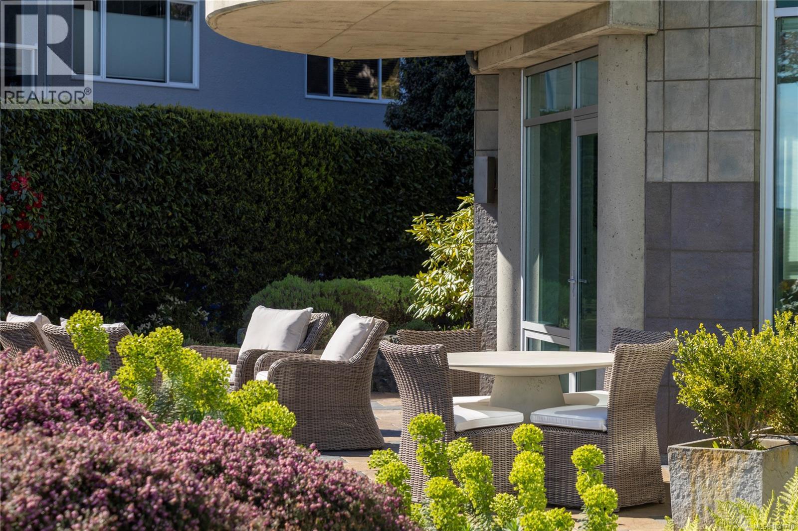 104 1284 Beach Drive, Oak Bay