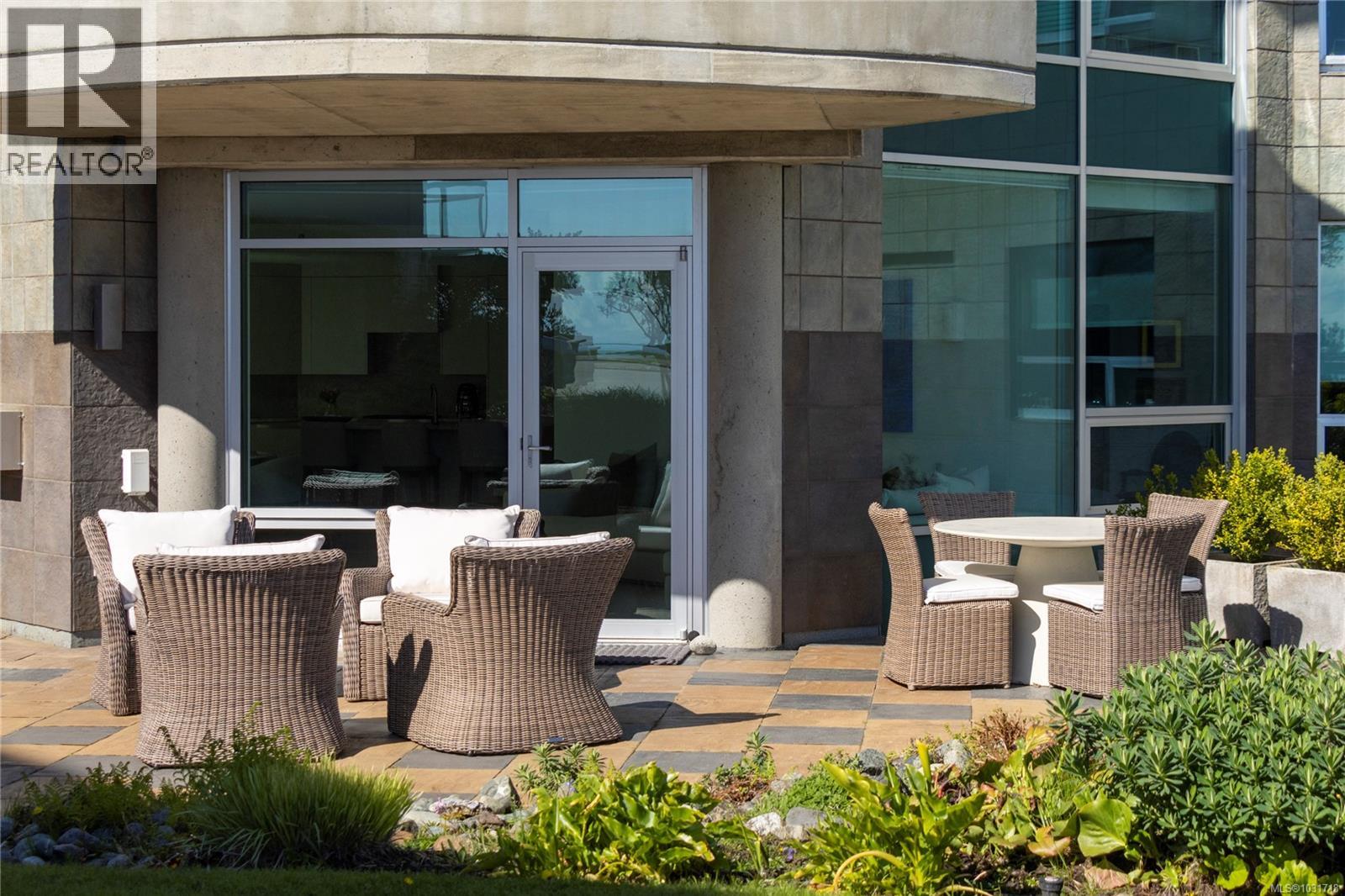 104 1284 Beach Drive, Oak Bay