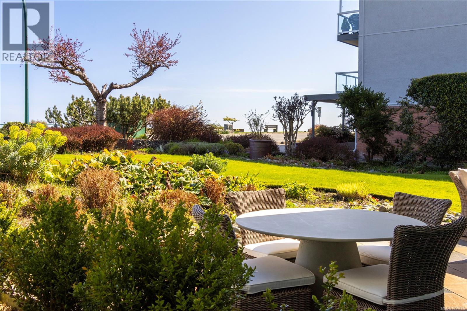 104 1284 Beach Drive, Oak Bay