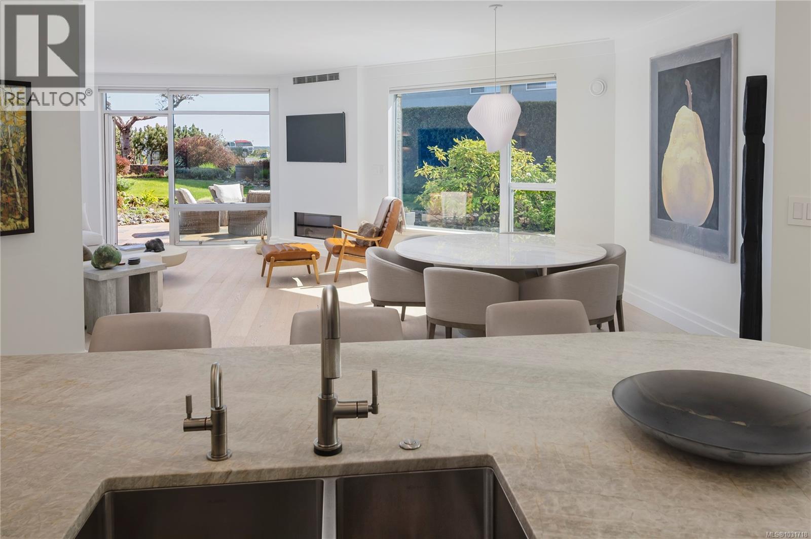 104 1284 Beach Drive, Oak Bay