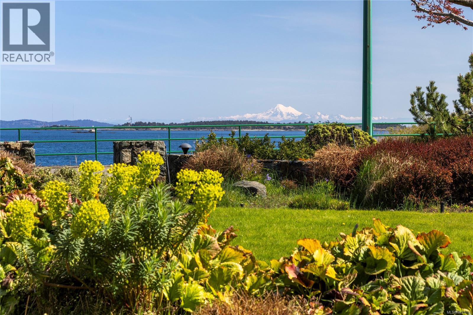 104 1284 Beach Drive, Oak Bay