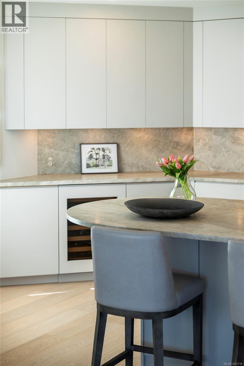 104 1284 Beach Drive, Oak Bay