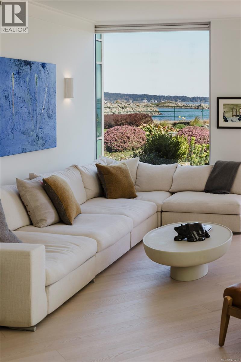 104 1284 Beach Drive, Oak Bay