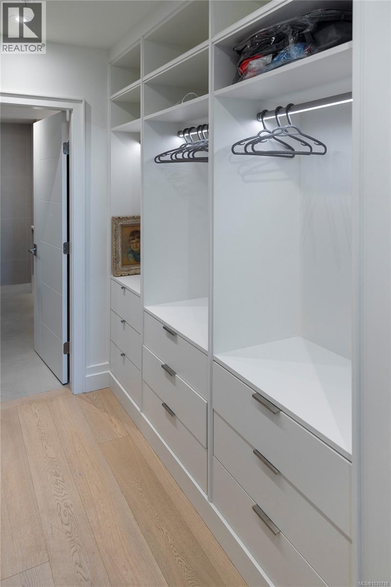 104 1284 Beach Drive, Oak Bay