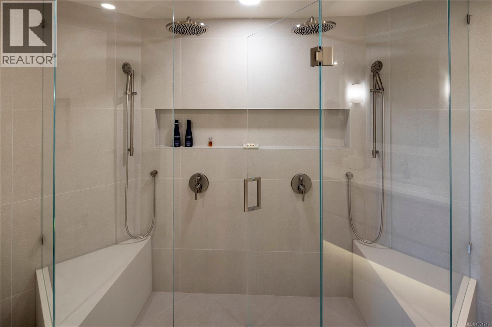 104 1284 Beach Drive, Oak Bay