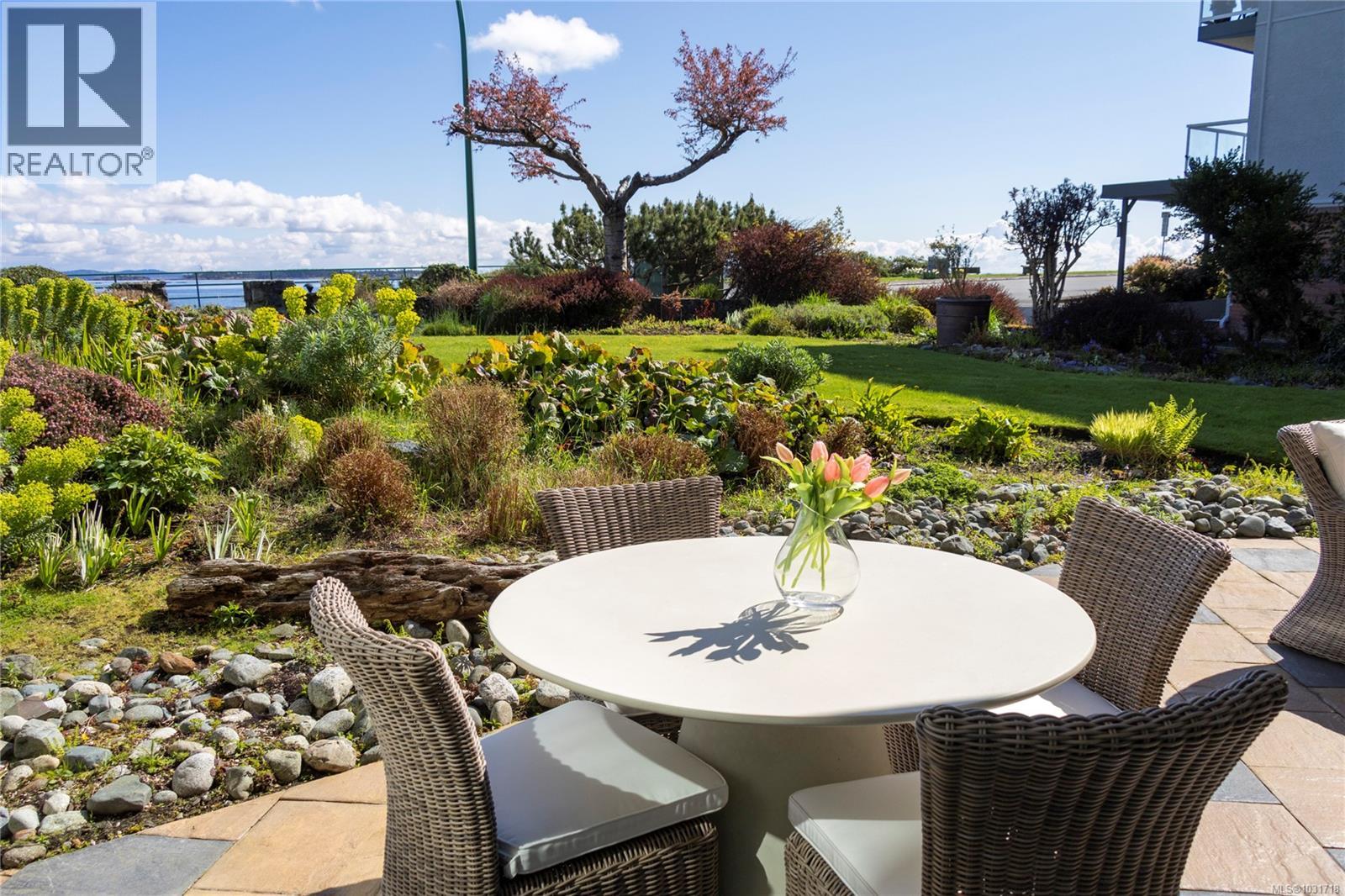 104 1284 Beach Drive, Oak Bay