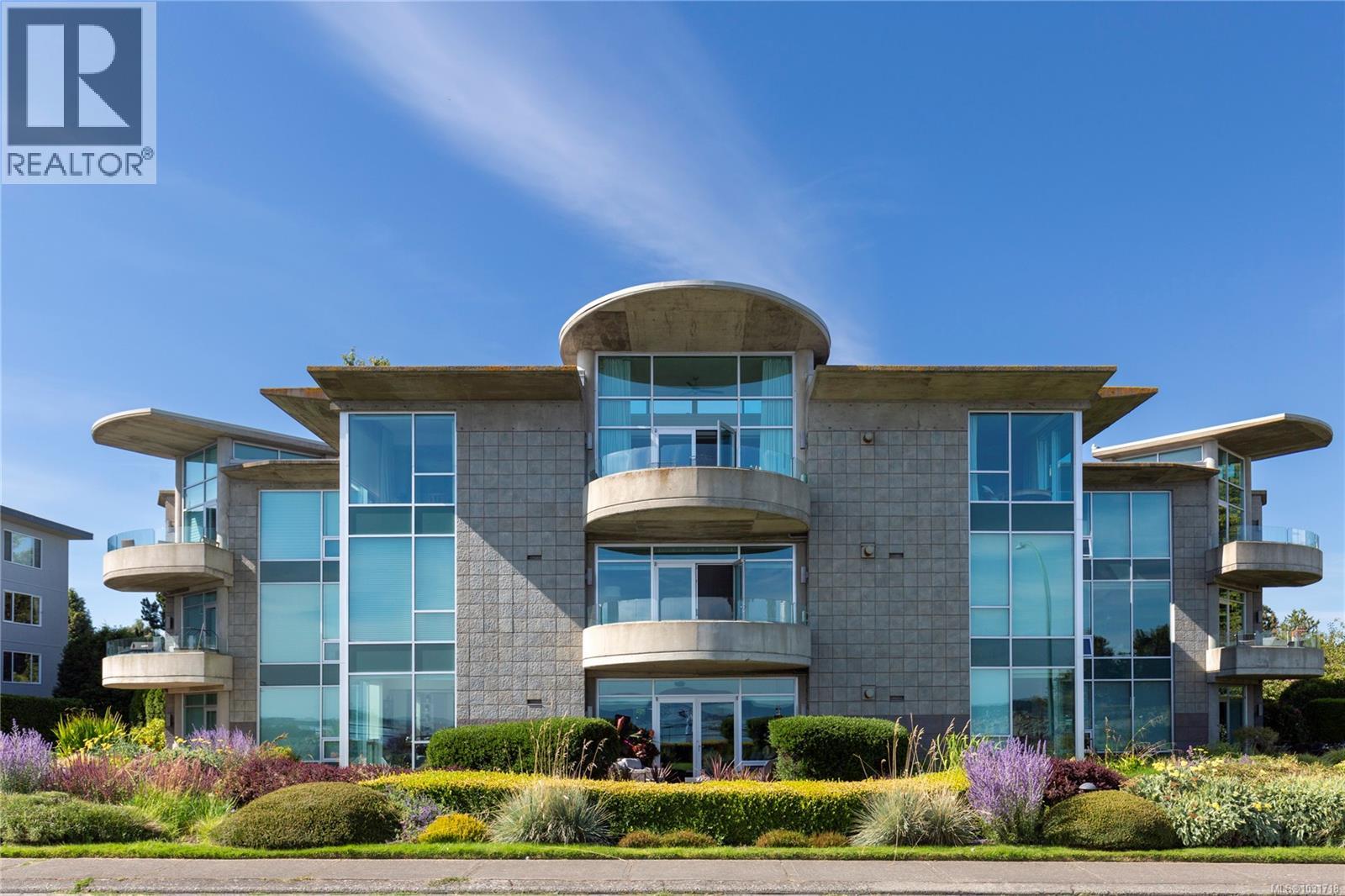 104 1284 Beach Drive, Oak Bay