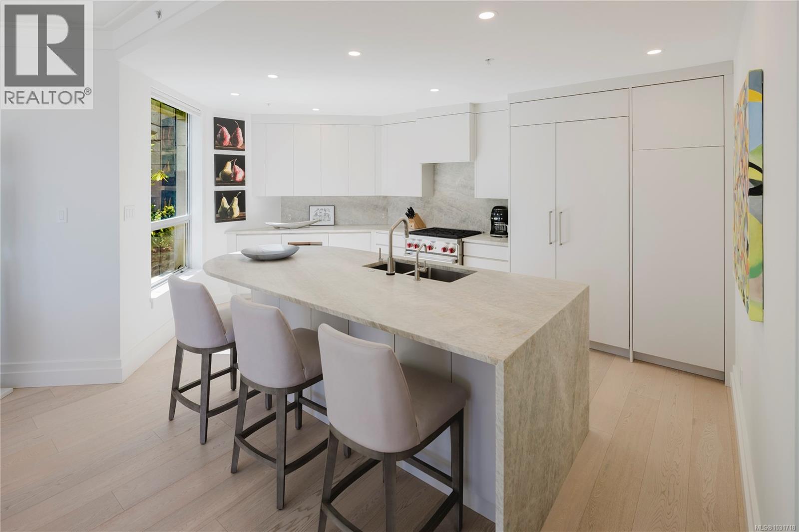 104 1284 Beach Drive, Oak Bay