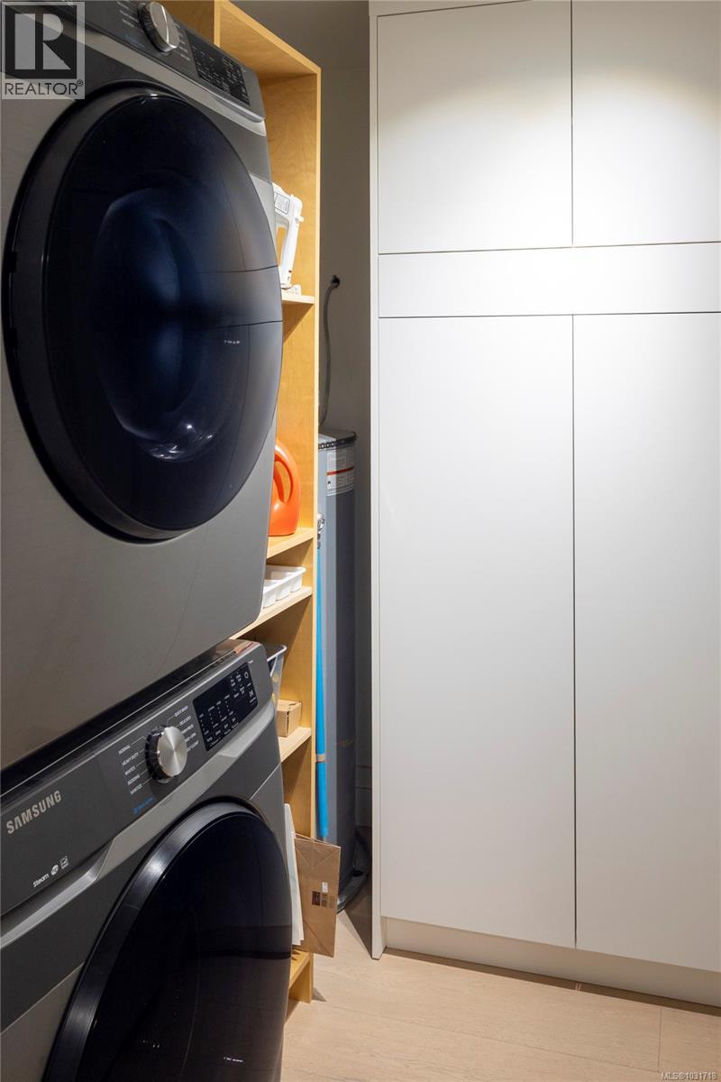 104 1284 Beach Drive, Oak Bay