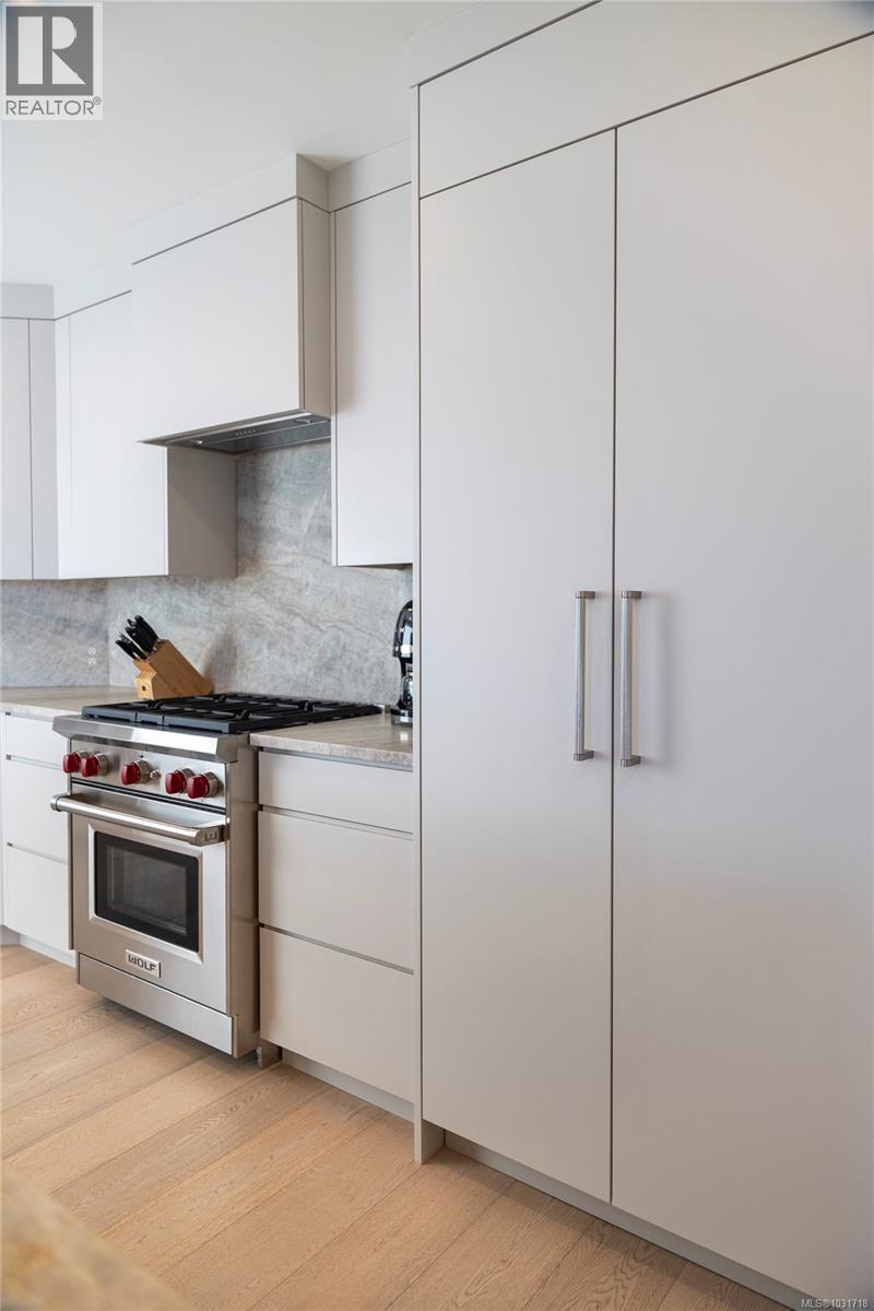 104 1284 Beach Drive, Oak Bay