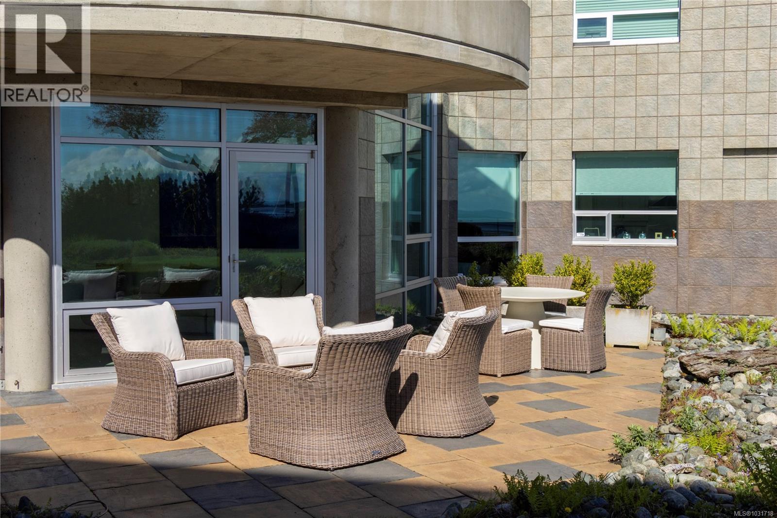 104 1284 Beach Drive, Oak Bay