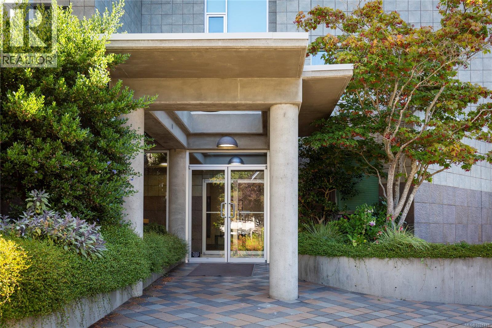 104 1284 Beach Drive, Oak Bay