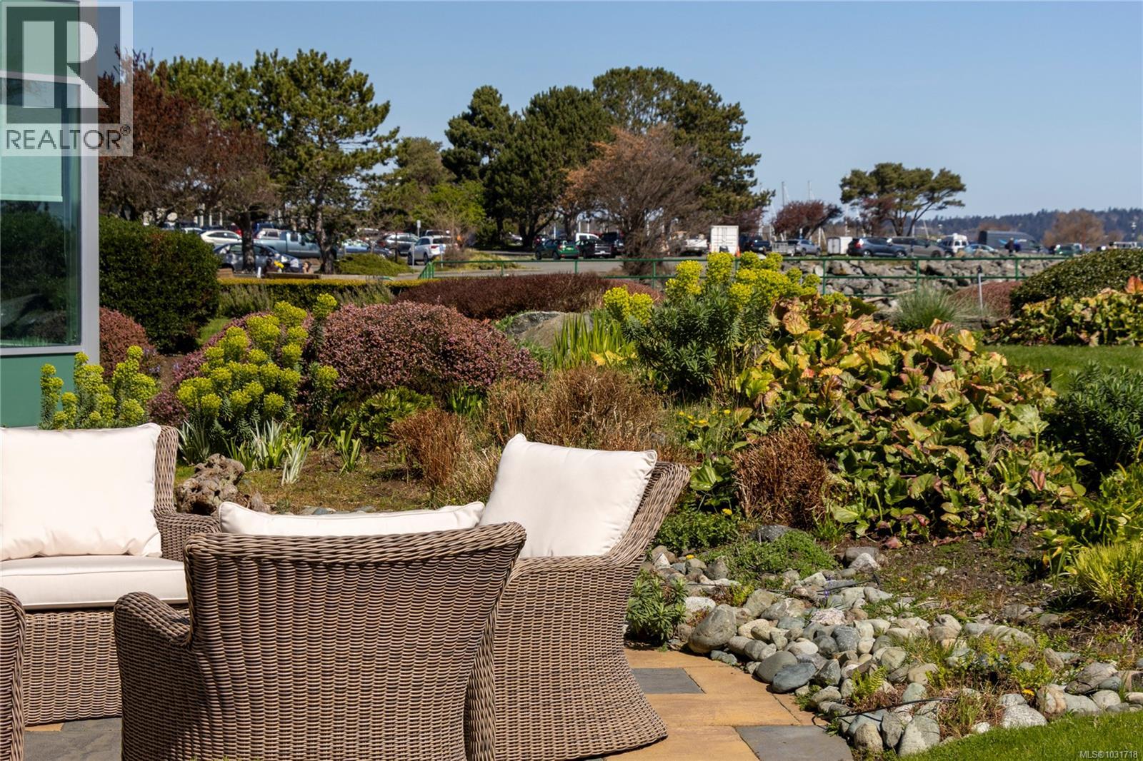 104 1284 Beach Drive, Oak Bay