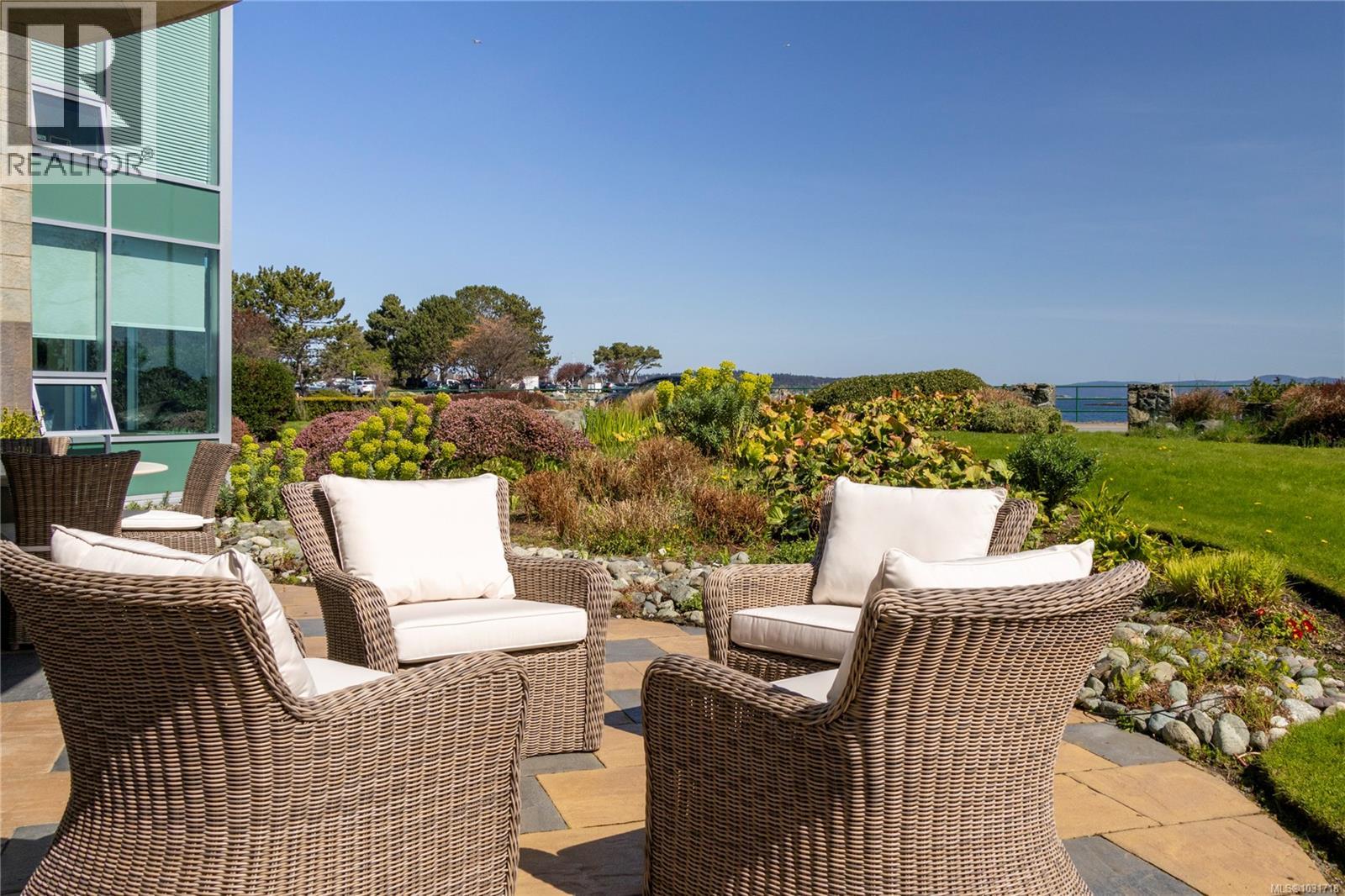 104 1284 Beach Drive, Oak Bay