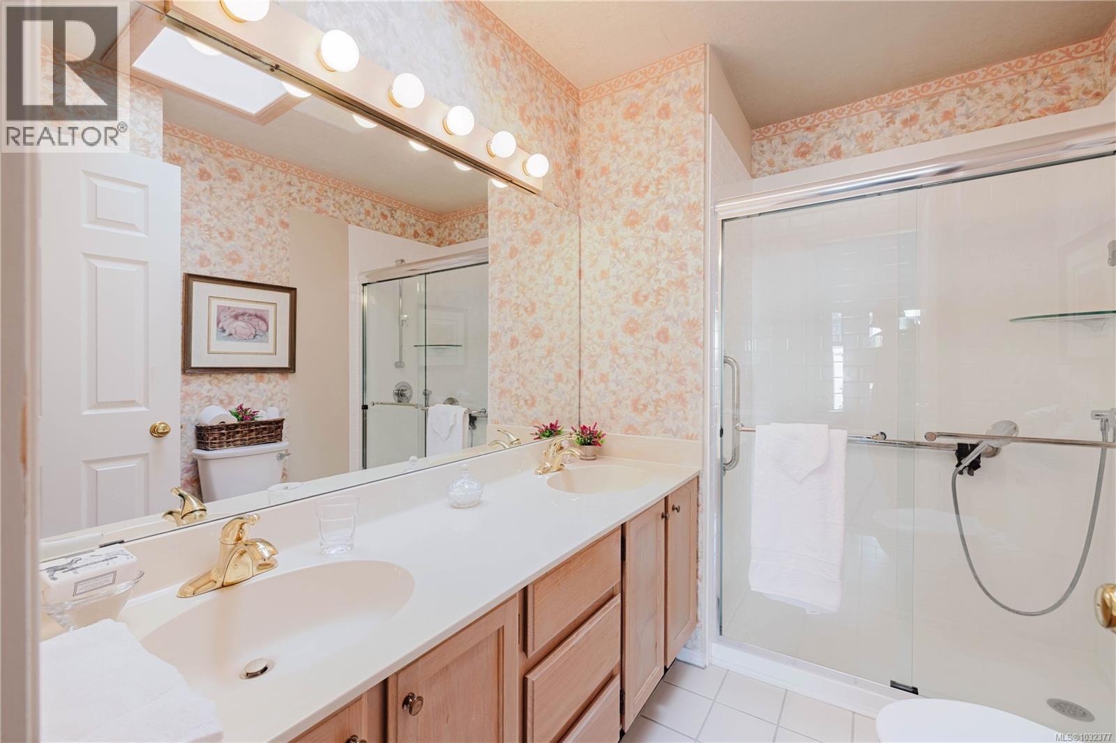 #4 901 KENTWOOD LANE - 25