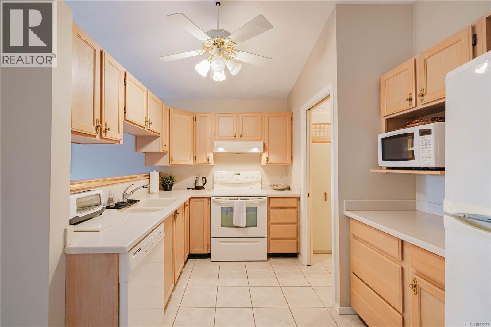 #4 901 KENTWOOD LANE - 11