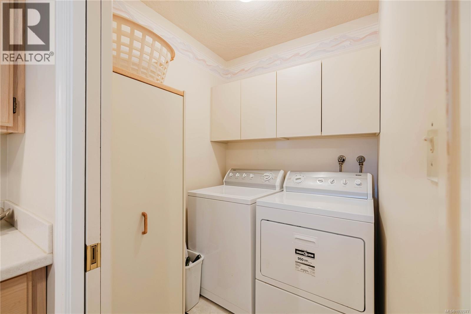 #4 901 KENTWOOD LANE - 16