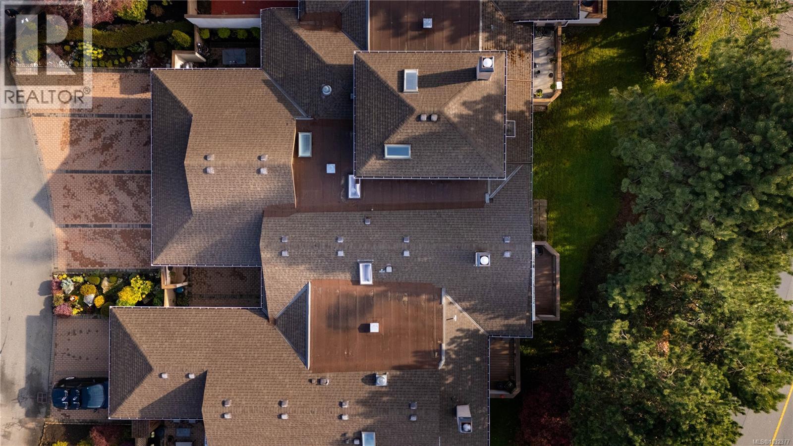 #4 901 KENTWOOD LANE - 36