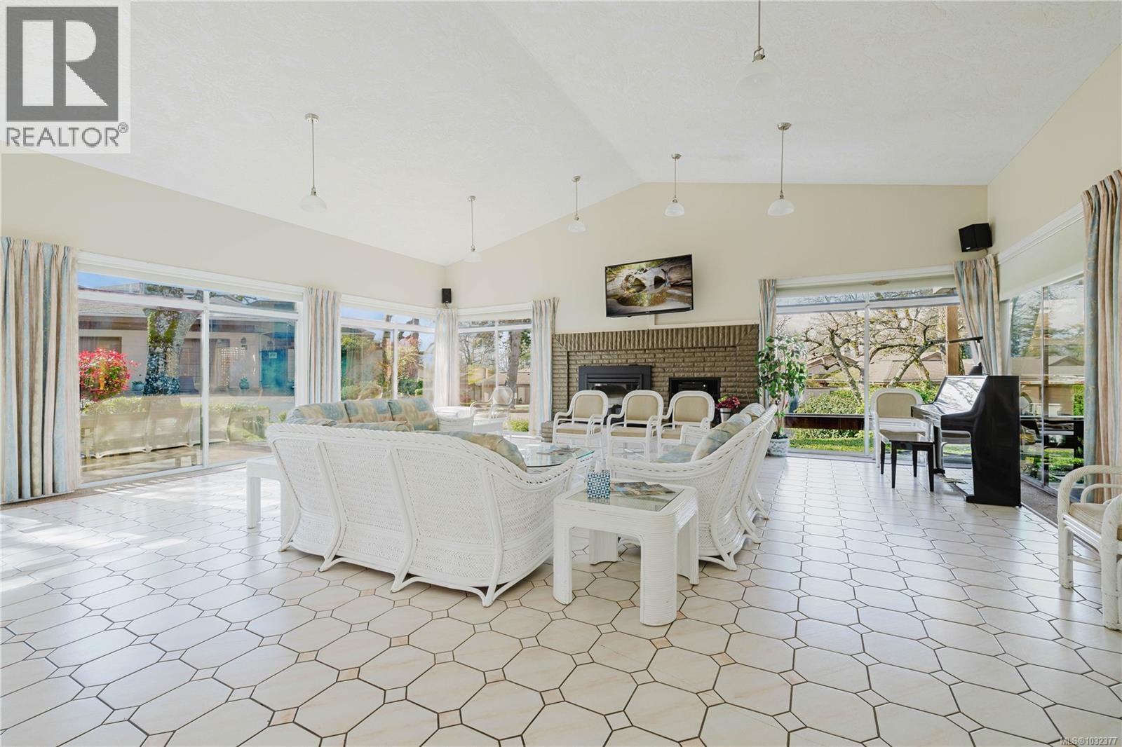 #4 901 KENTWOOD LANE - 49