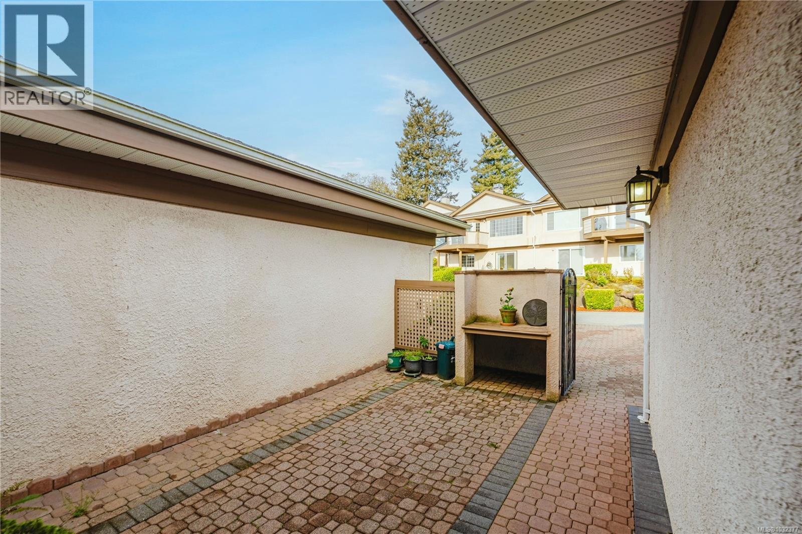 #4 901 KENTWOOD LANE - 41