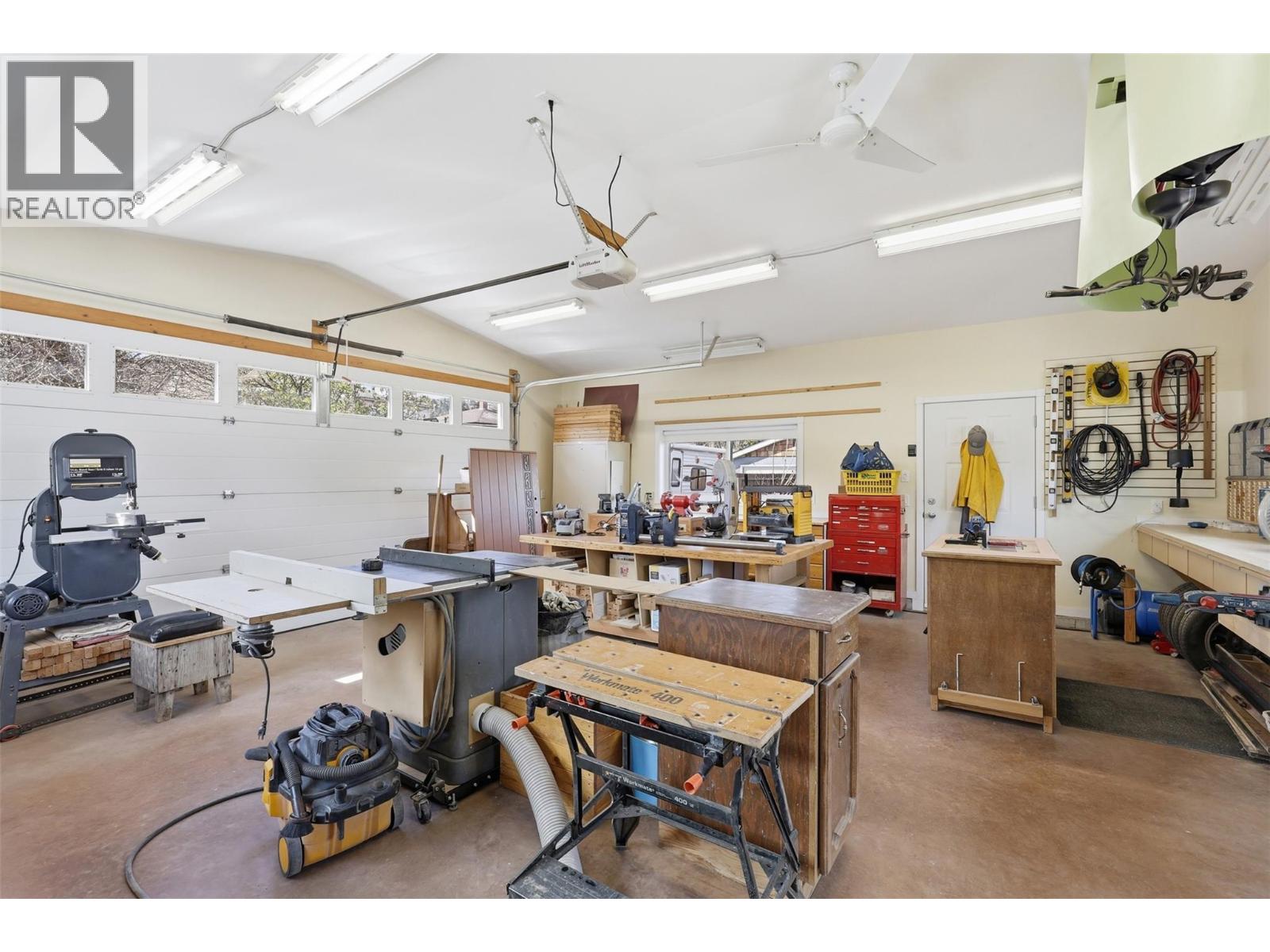 769 DOUGLAS STREET - 32