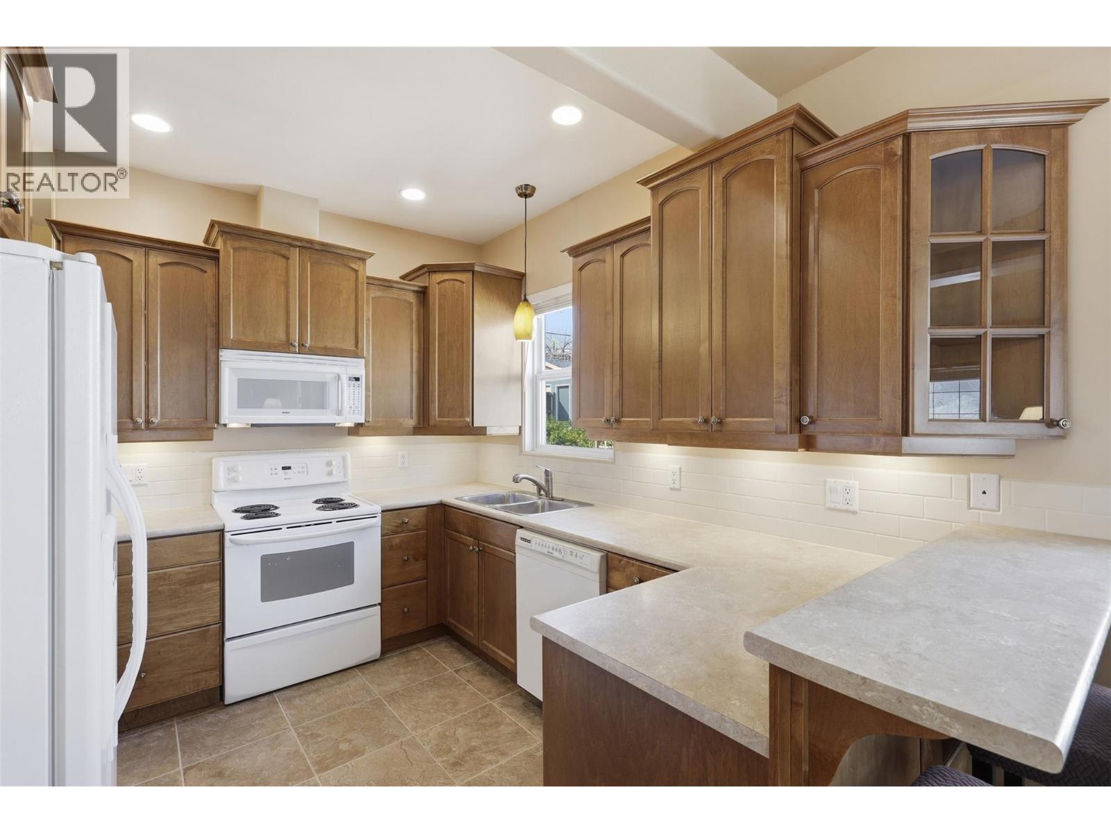 769 DOUGLAS STREET - 15