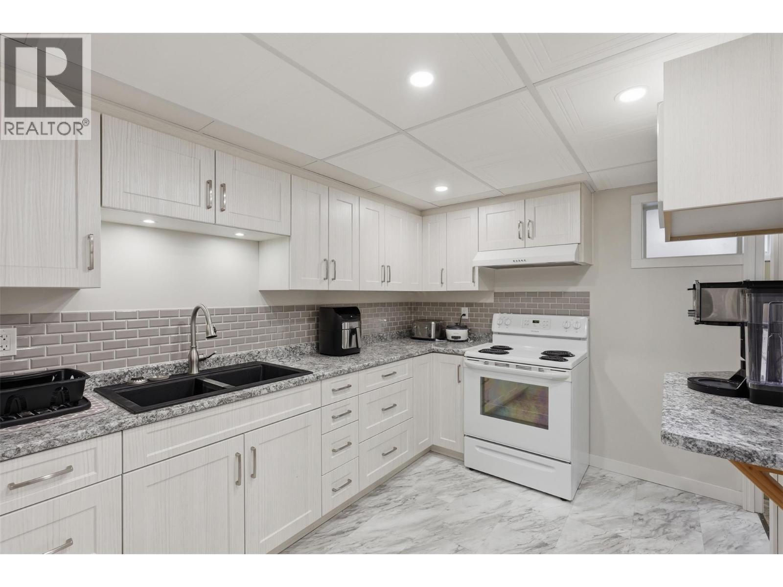 769 DOUGLAS STREET - 39