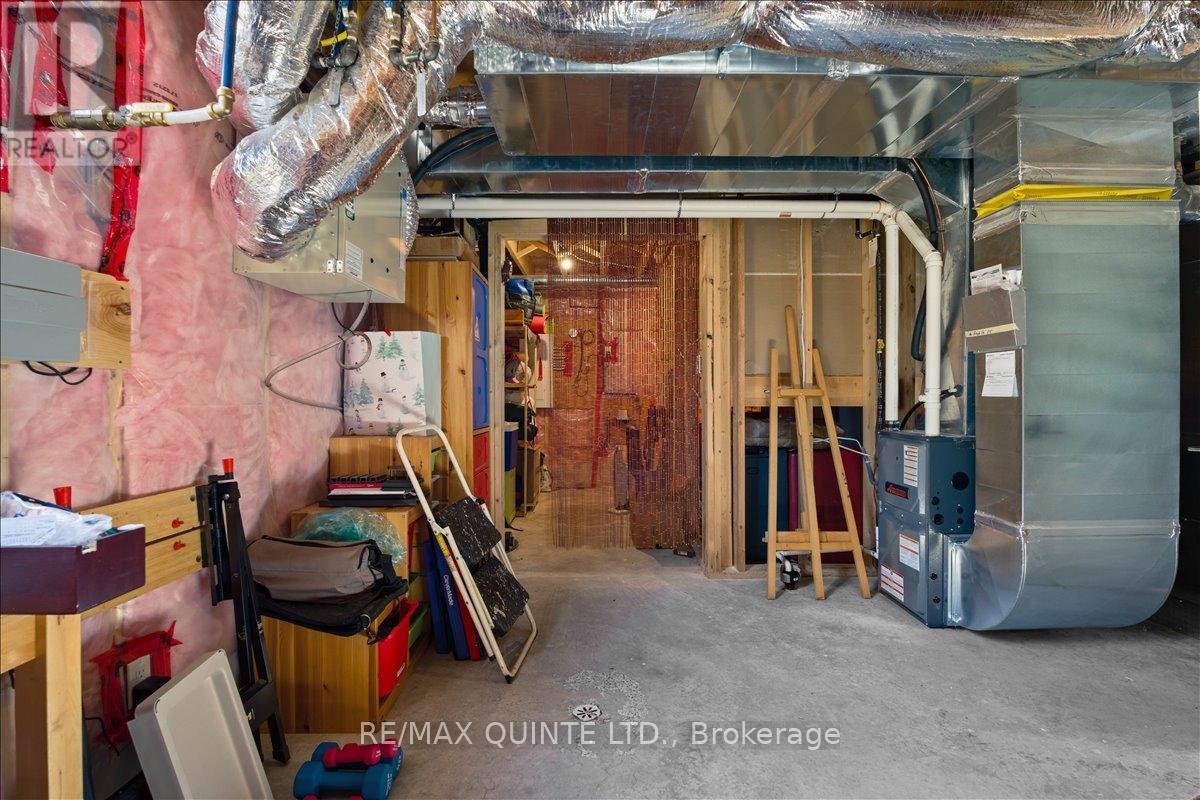 6 GRANBY COURT - 36