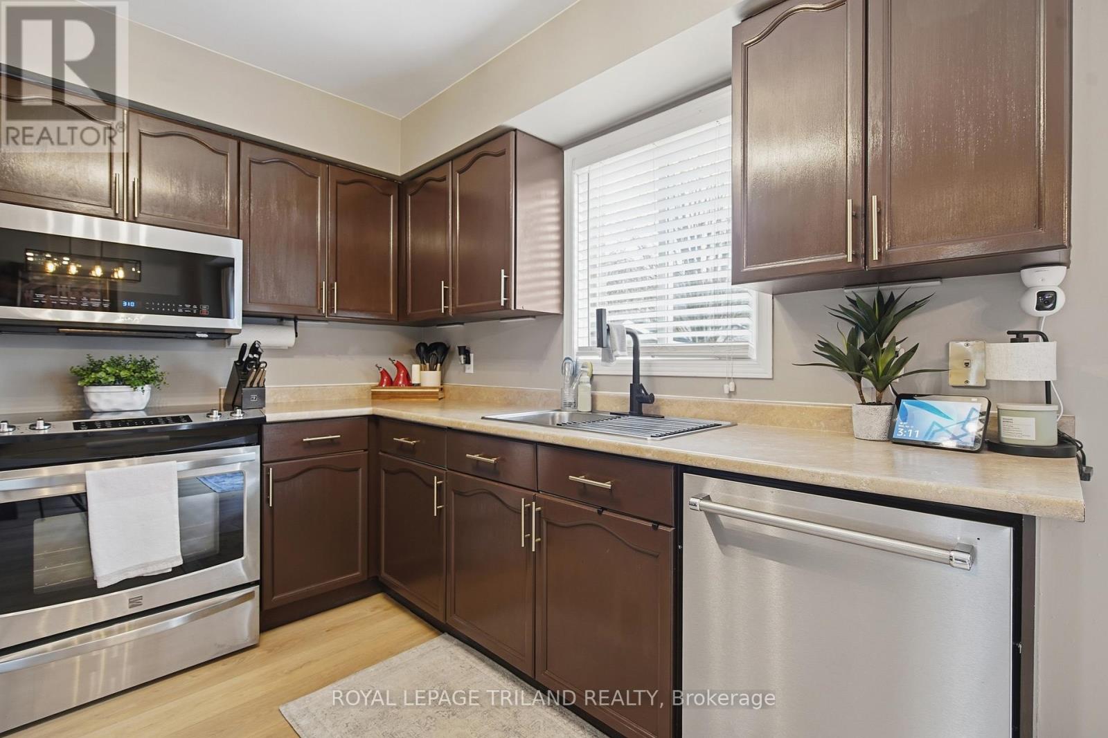 16 BOWCOTT CRESCENT Property Photo