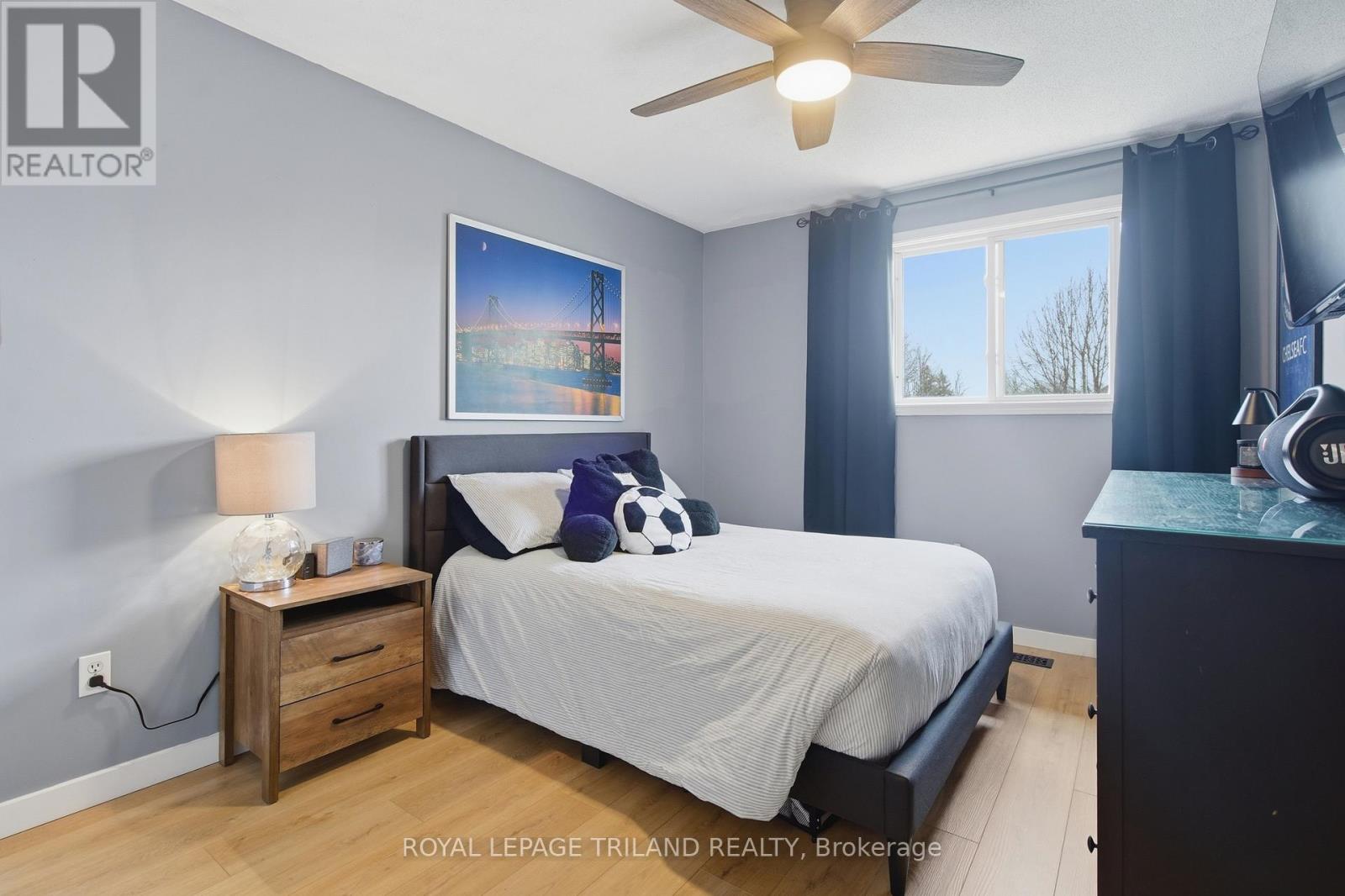 16 BOWCOTT CRESCENT Property Photo