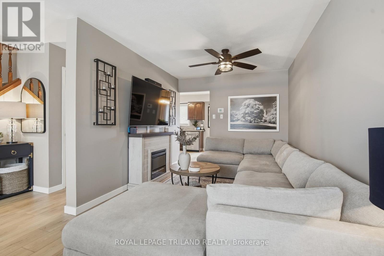 16 BOWCOTT CRESCENT Property Photo