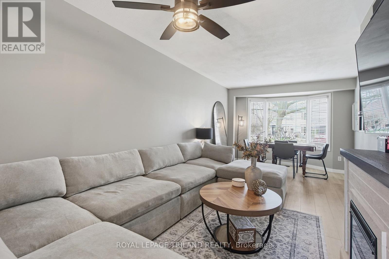 16 BOWCOTT CRESCENT Property Photo