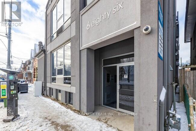 Listing photo of 204 - 686 BATHURST STREET