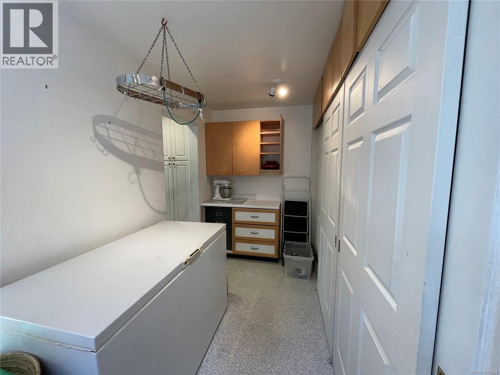 873 Driftwood Dr - 32