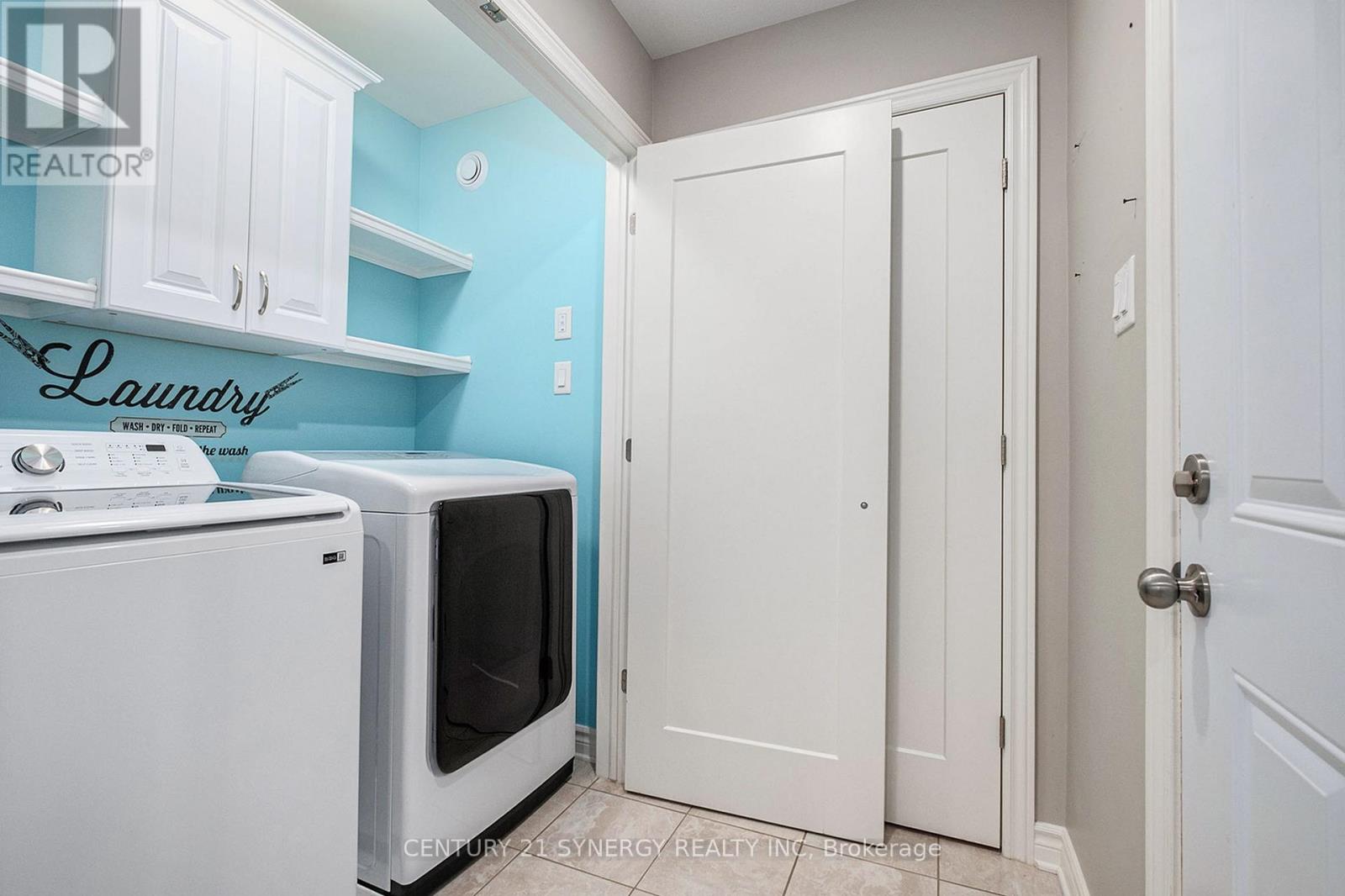 457 HONEYBORNE STREET — photo 17
