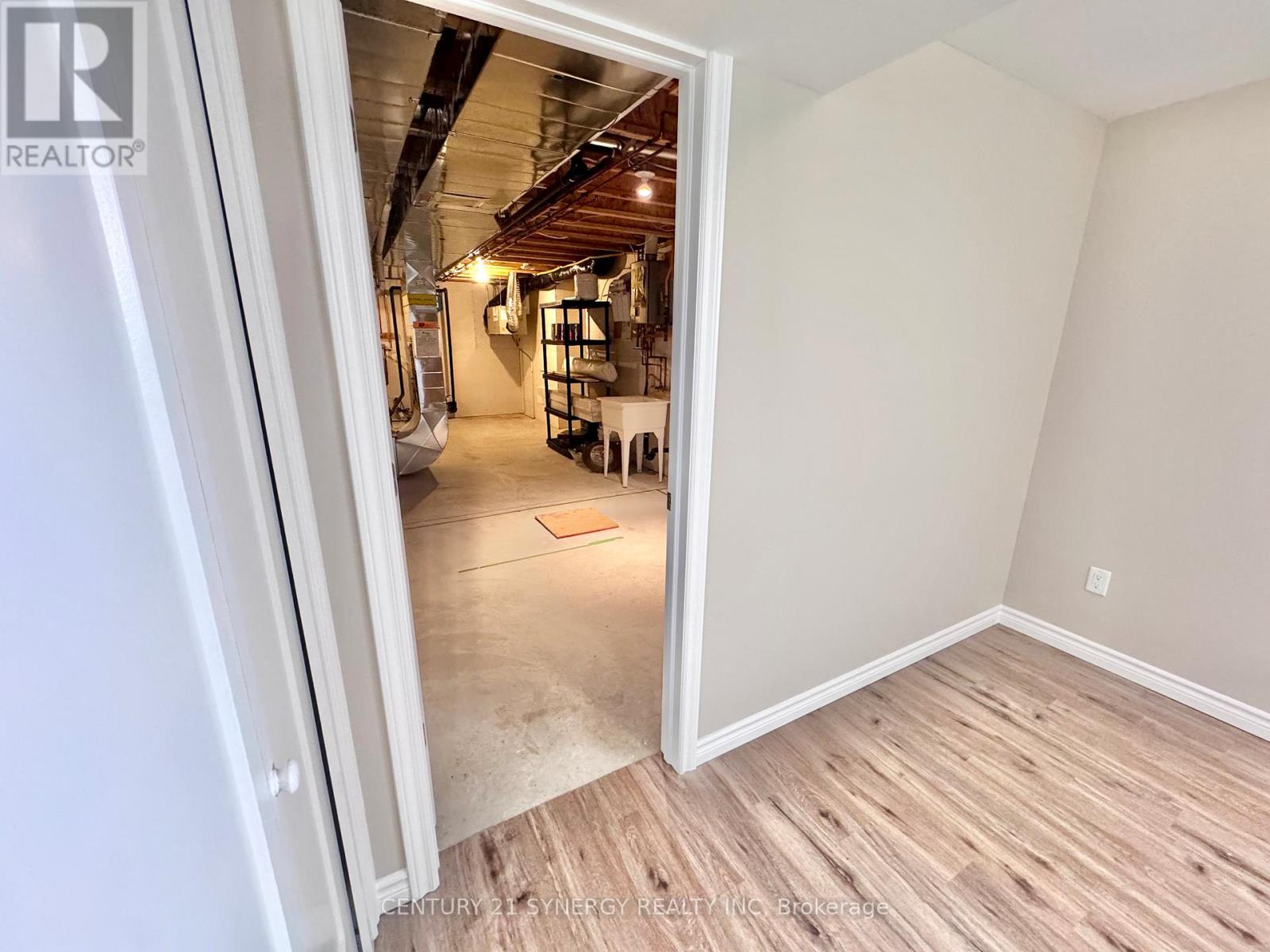 457 HONEYBORNE STREET — photo 25