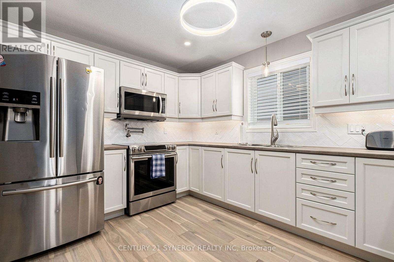 457 HONEYBORNE STREET — photo 9