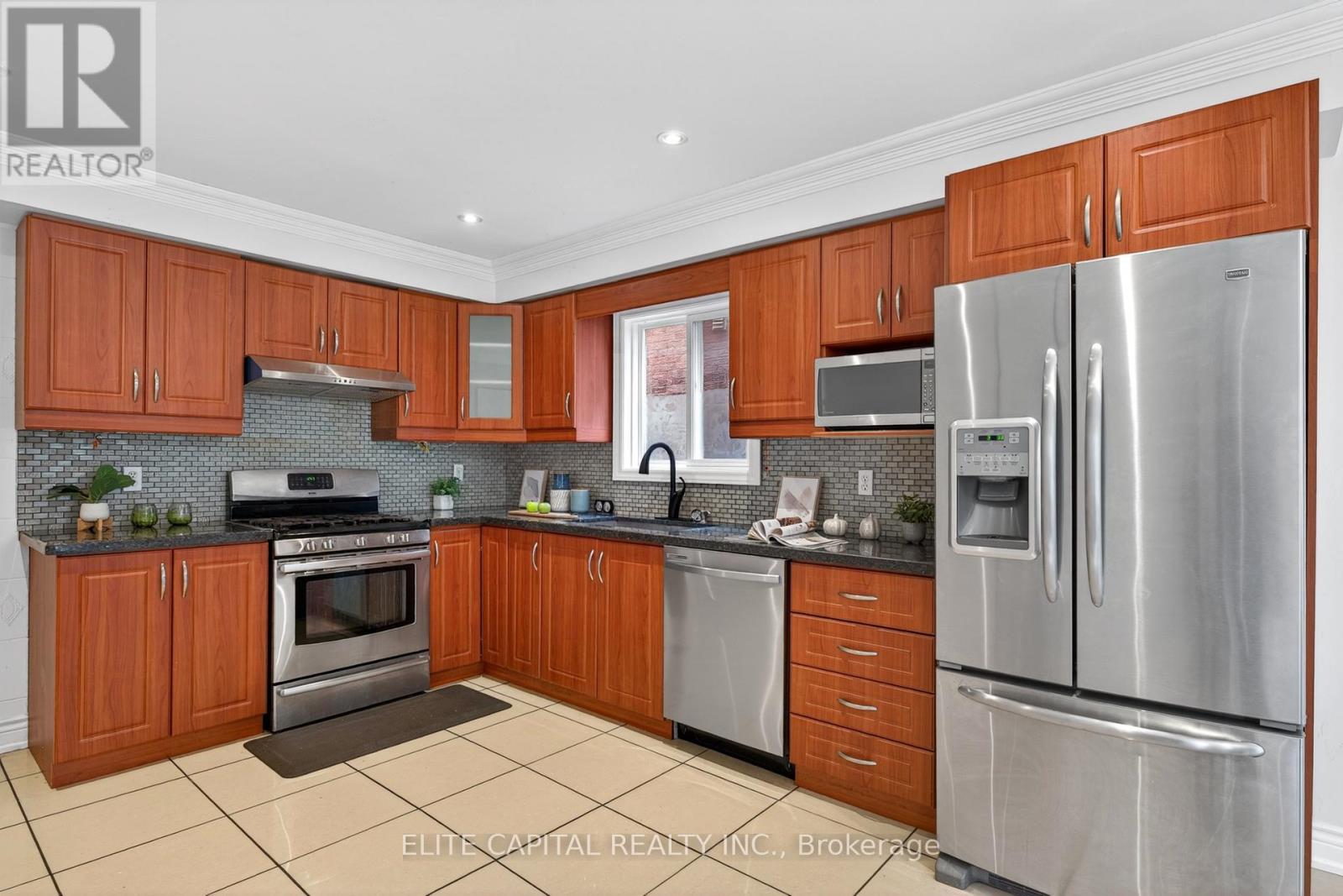100 BERNARD AVENUE - 18