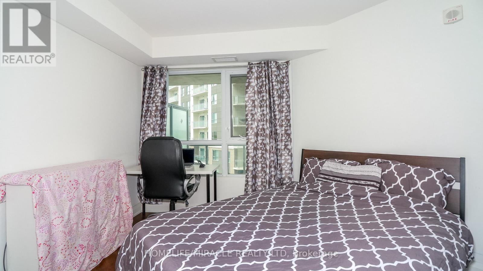 #501 58 LAKESIDE TERRACE - 26