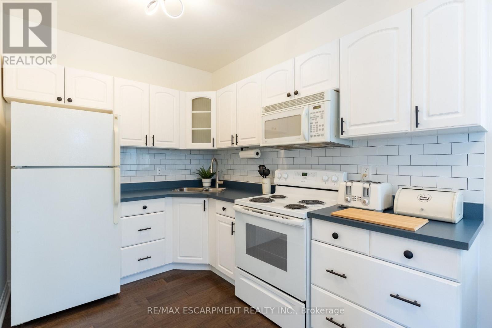 621 ROSSEAU ROAD — photo 10