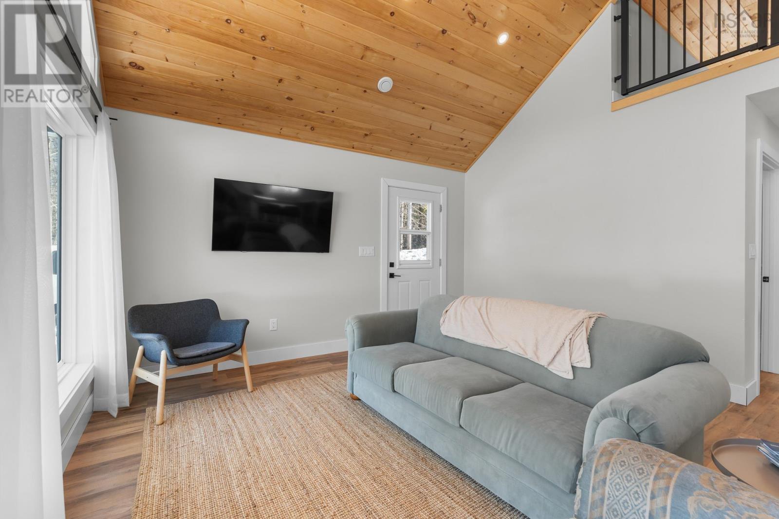 Property 21 of 33 of 162 North End Road