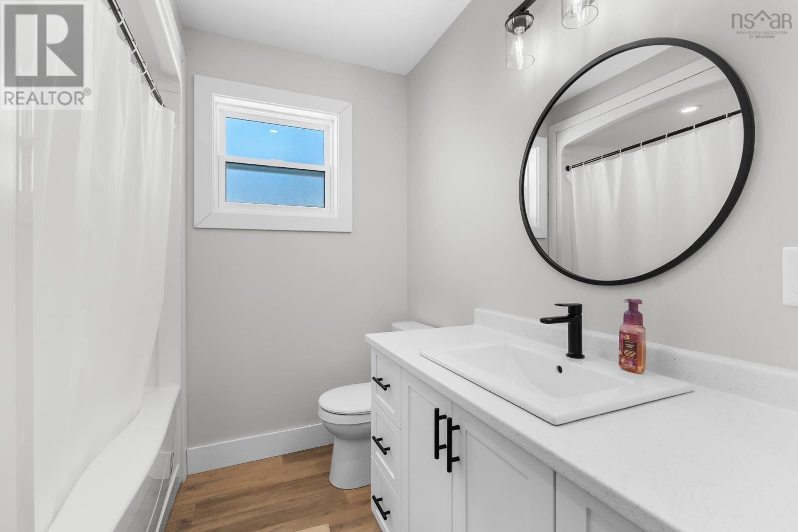 Property 19 of 33 of 162 North End Road