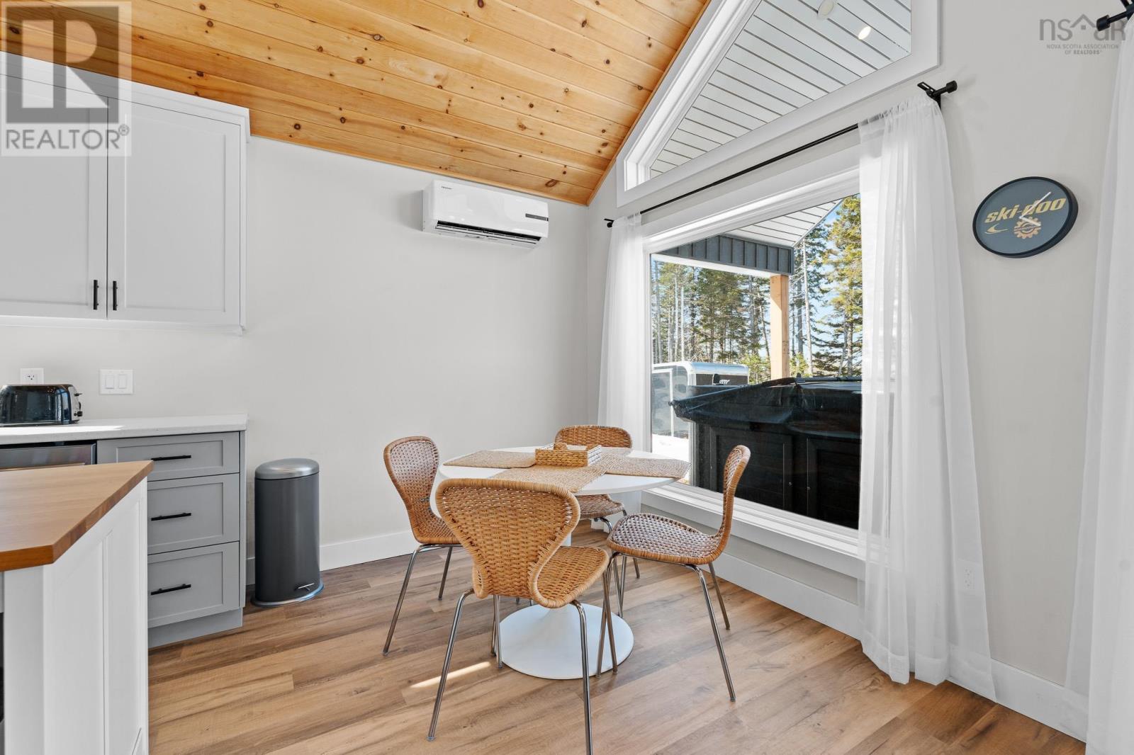 Property 22 of 33 of 162 North End Road