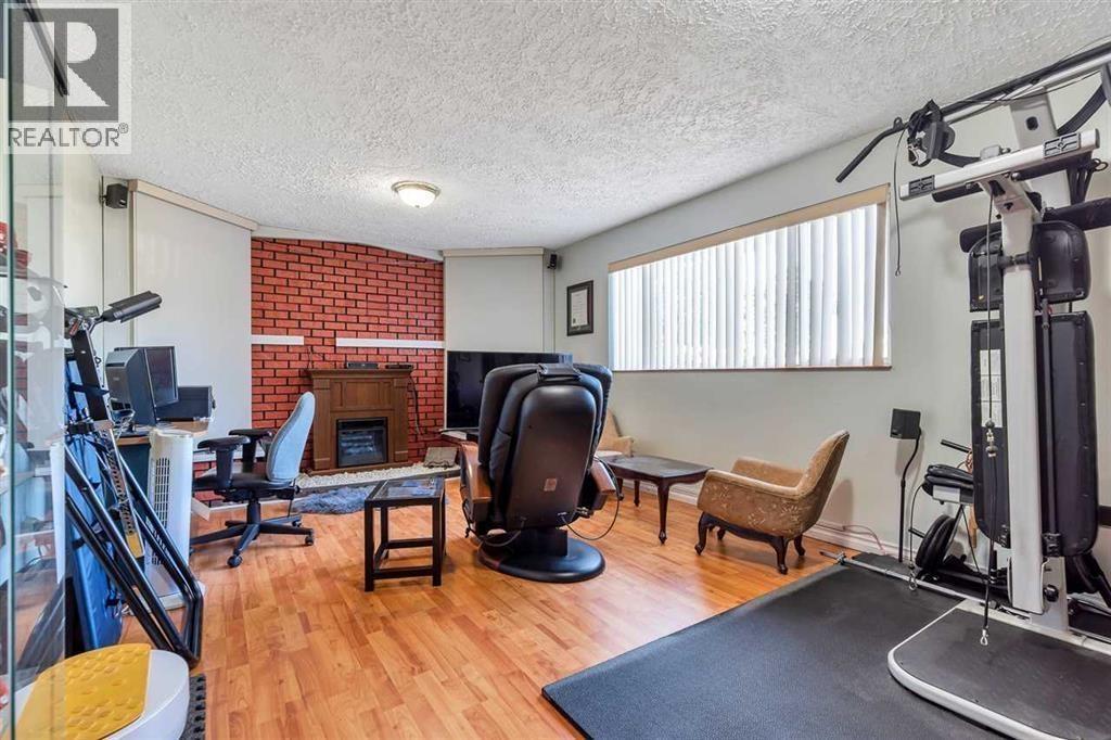 5882 51 Avenue, Delta