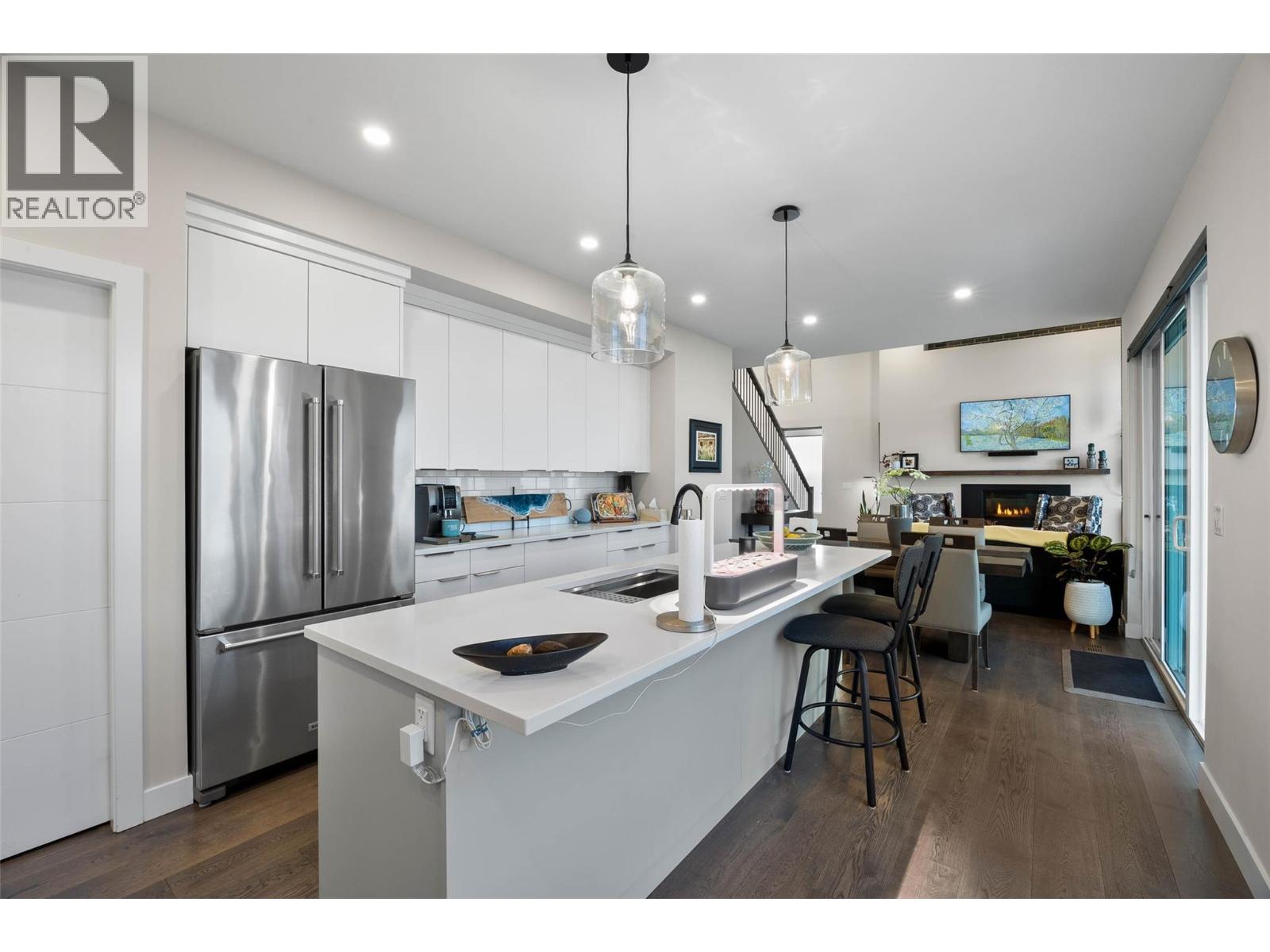 1886 QU'APPELLE BOULEVARD - 11