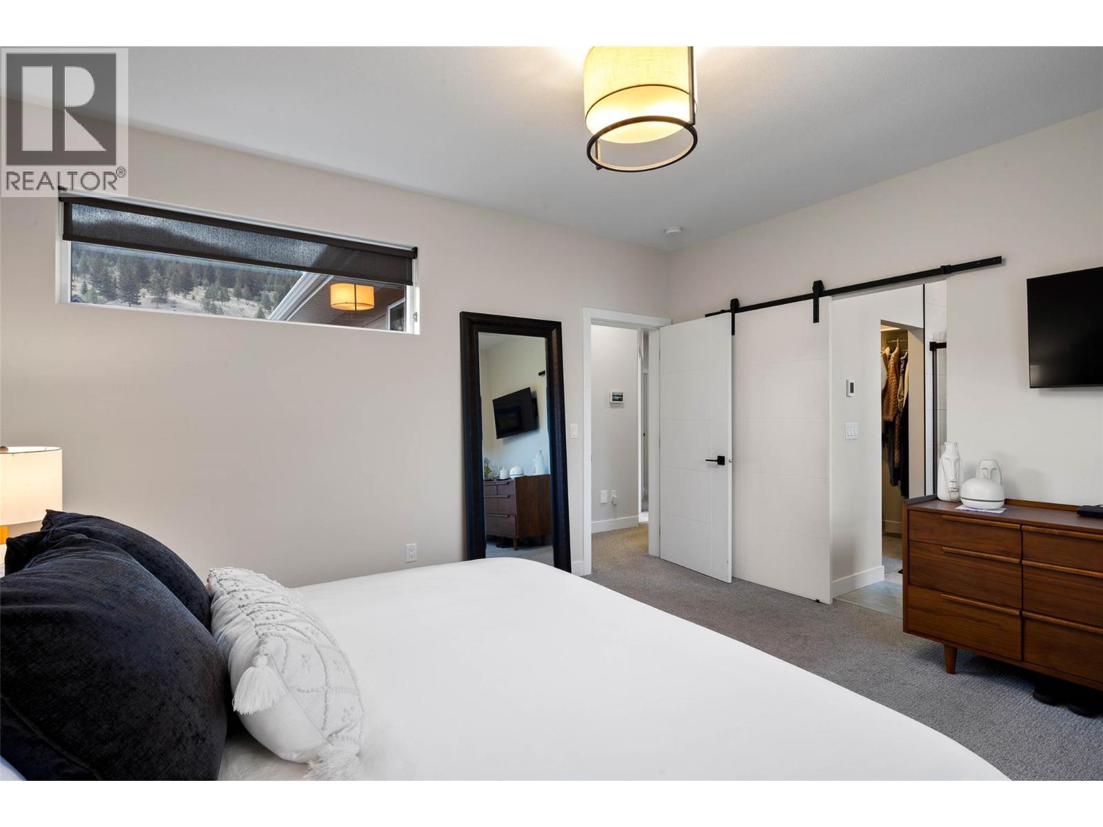 1886 QU'APPELLE BOULEVARD - 17