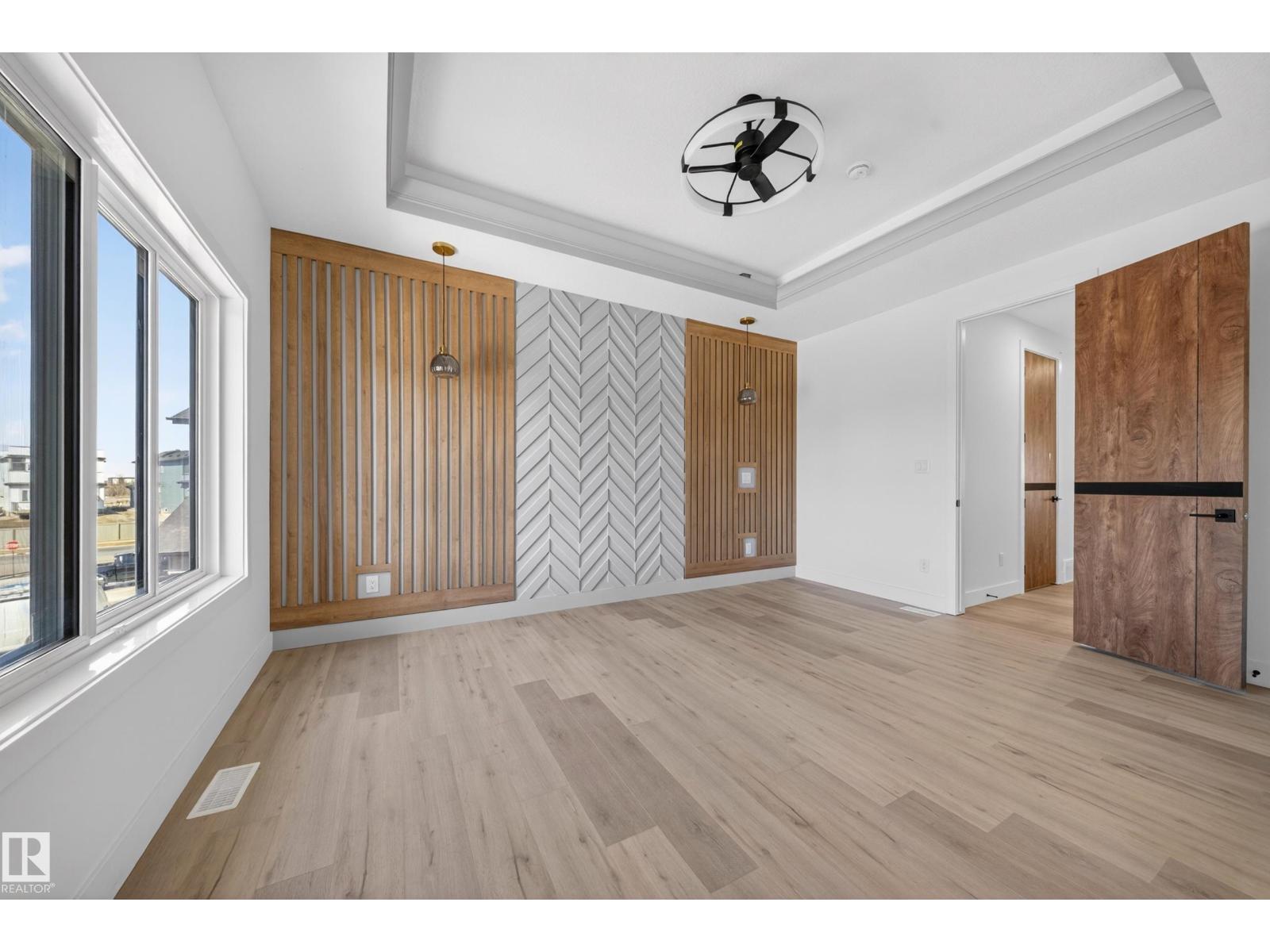 6025 19 ST NE - 29