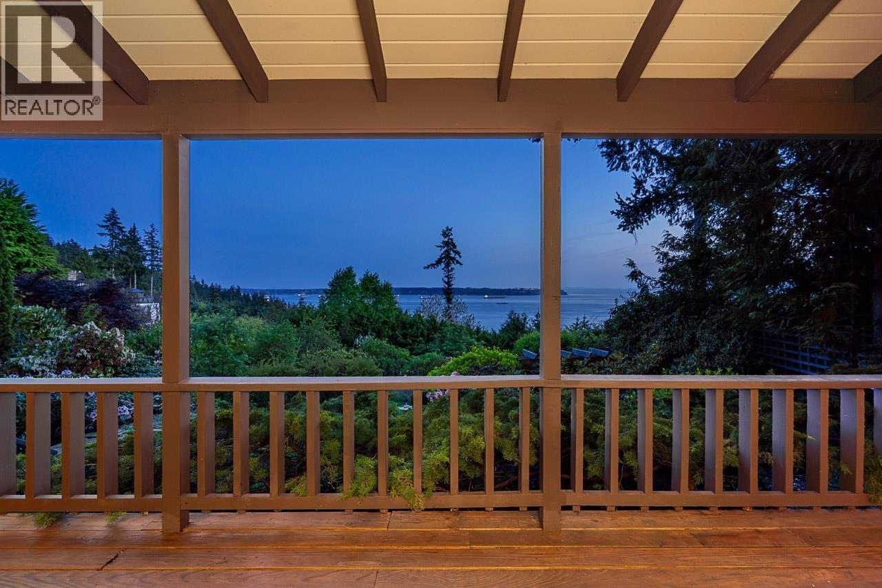 3898 SOUTHRIDGE AVENUE, West Vancouver